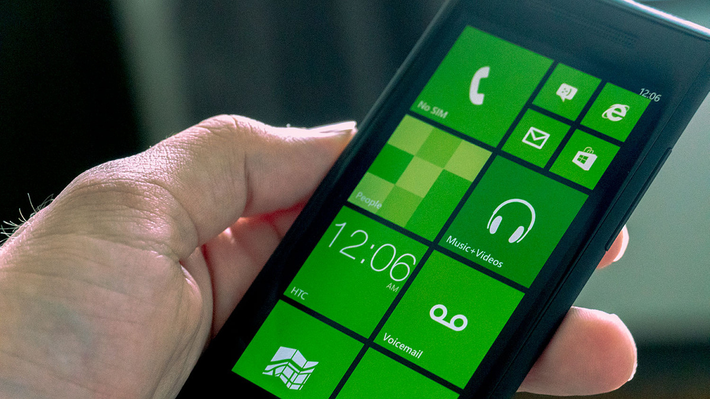 3. Windows Phone: Dự án thất bại khi cố trở thành hệ điều hành thứ ba sau iOS và Android, dẫn đến tổn thất lớn sau thương vụ mua lại Nokia trị giá hơn 7 tỷ USD. (Ảnh: Genk)