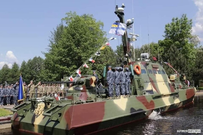 Ngay sau đó bộ đôi chiến hạm trên được đưa tới bán đảo Crimea, tại đây chúng đã được hoán cải với mục đích chống lại phương tiện không người lái cảm tử trên biển.