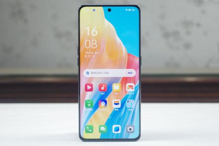 A1 Pro 5G sử dụng tấm nền màn hình AMOLED chiếm 93% diện tích mặt trước và thiết kế cong 2 cạnh viền.