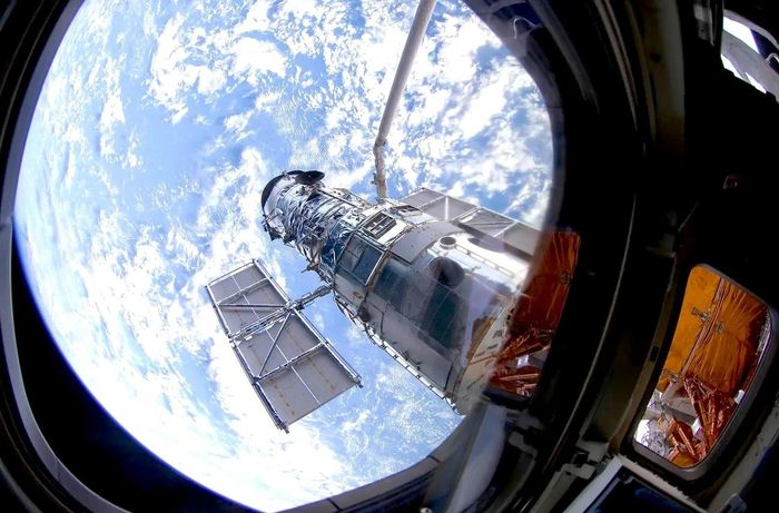 12. Insider đã khai thác kho lưu trữ của Kính viễn vọng không gian Hubble, James Webb và Đài quan sát tia X Chandra để đưa bạn vào hành trình qua những địa điểm tuyệt đẹp nhất trong vũ trụ.