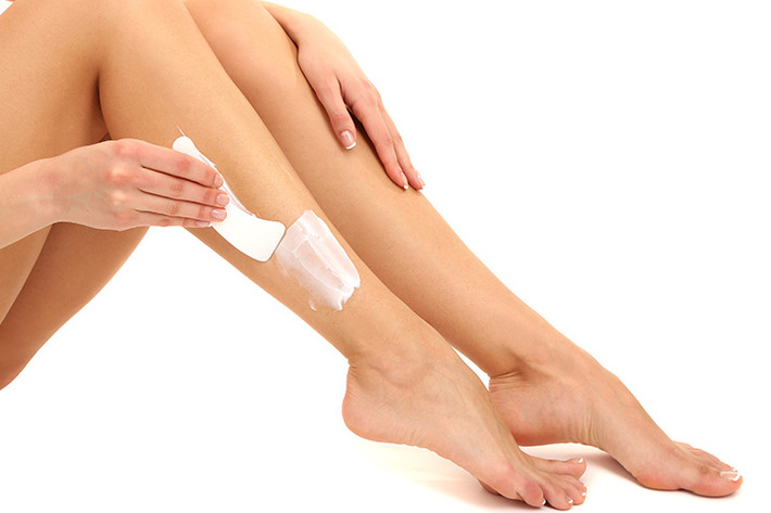 Kem tẩy lông với tính mài mòn da khi tiếp xúc với vùng nhạy cảm này có thể khiến nó bị tổn thương, dễ bị nhiễm trùng. Ngoài ra, việc này có thể khiến bạn bị dị ứng.
