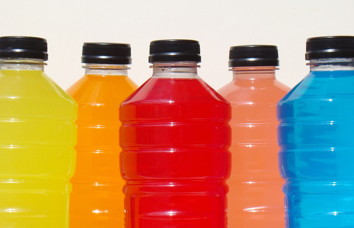 Đừng bao giờ cho trẻ uống thường xuyên các loại nước có ga, nước soda bởi nó có thể khiến răng bé bị sâu.