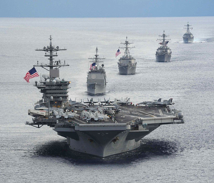 Cách đây 2 năm, tàu sân bay USS Carl Vinson đã có chuyến thăm lịch sử lần đầu tiên đến cảng Đà Nẵng kể từ sau Chiến tranh Việt Nam. Chuyến thăm kéo dài từ ngày 5 đến ngày 9/3/2018 - nghĩa là cách đây đúng hai năm. Nguồn ảnh: QQ.