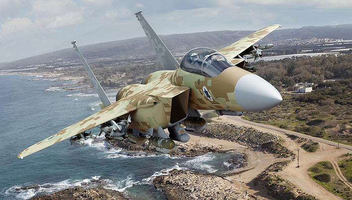 Tiêm kích chủ lực của lực lượng không quân Israel đó là F-15 và F-16 nhập khẩu từ Mỹ, tương lai sẽ có thêm F-35. Những chiến đấu cơ nhập khẩu từ Mỹ qua tay những kỹ sư, thợ máy Israel trở thành những cỗ máy chiến tranh vô cùng đặc biệt. Nguồn ảnh: Pinterest.