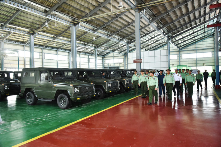 Myanmar hiện tại cũng là một trong số ít những quốc gia ở khu vực Đông Nam Á tự sản xuất được xe hơi. Tuy nhiên khác với những quốc gia láng giềng khác, Myanmar lựa chọn xe bán quân sự làm hướng đi chính. Nguồn ảnh: Livejournal.