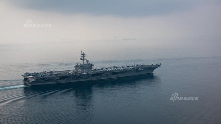 Được đặt hàng từ ngày 5/4/1974, tàu sân bay USS Carl Vinson hạ thủy sau đó chỉ 6 năm. Tới nay, con tàu hiện đại bậc nhất thế giới này đã gần bước qua tuổi 40. Dự kiến, ngày 5/3, chiếc tàu sân bay Mỹ này sẽ cập cảng TP Đà Nẵng. Nguồn ảnh: Sina.