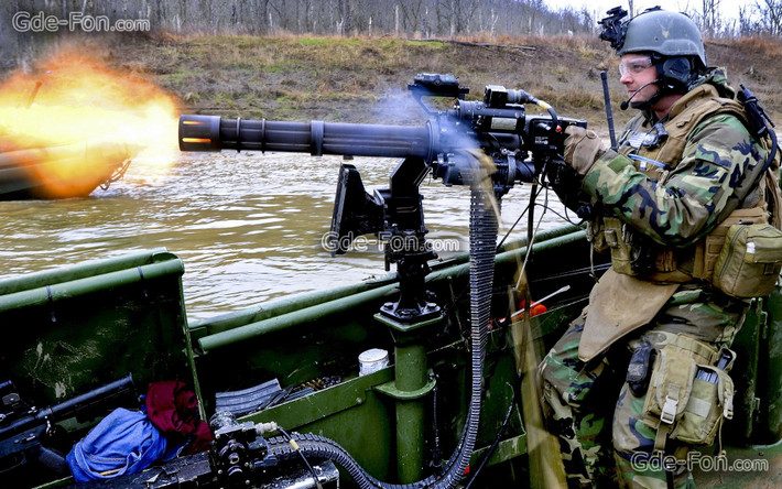 Sử dụng cỡ đạn 7,62x51mm theo chuẩn NATO, khẩu súng máy nòng xoay M134 Minigun này có tổng cộng 6 nòng và cơ chế bắn liên tục có thể đạt tốc độ 6000 viên mỗi phút. Nguồn ảnh: Pinterest.Gdefon.