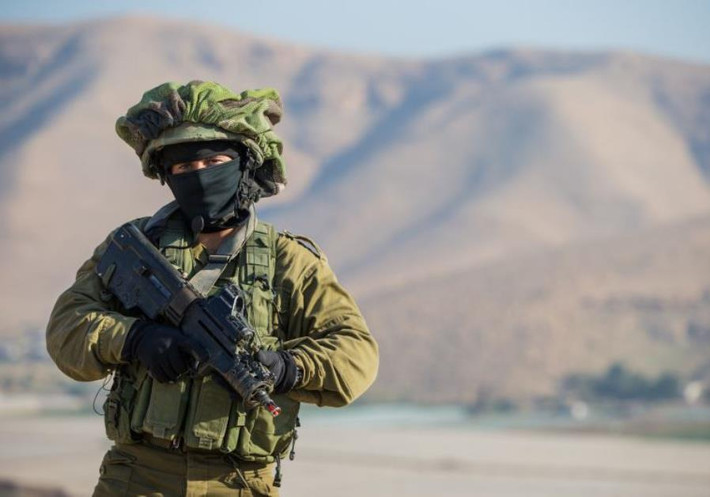 Binh lính Israel với kiểu mũ ngụy trang độc nhất vô nhị dành cho môi trường tác chiến đặc biệt Trung Đông. Nguồn ảnh: QQ.