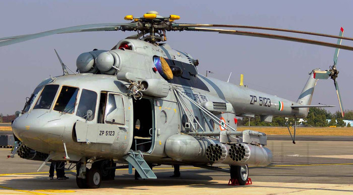 Ngoài ra, nước này cũng có tới hơn 400 trực thăng vận tải Mi-17 các loại phục vụ trong lực lượng Không quân và vài chục chiếc khác phục vụ trong lực lượng Không quân Hải quân. Nguồn ảnh: India.