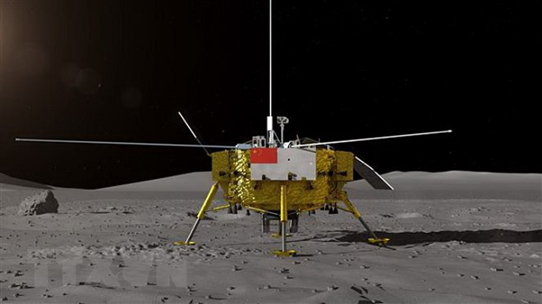 Địa điểm mà tàu Thường Nga 4 hạ cánh là ở trong một miệng núi lửa của Mặt trăng được đặt tên là Von Kármán. Đây là miệng núi lửa cổ xưa nhất, lớn nhất và sâu nhất trên bề mặt của Mặt trăng.