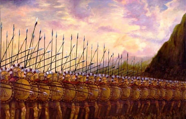 Sự nghiệp nhà binh là sự lựa chọn duy nhất của nam giới Sparta nếu như muốn được công nhận là công dân ưu tú. Theo sắc lệnh của các nhà lập pháp Sparta và cải cách của Lycurgus, họ sẽ phải cam kết làm chiến binh cho đến năm 60 tuổi.