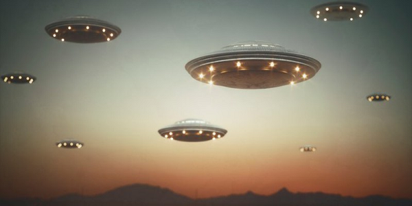 "Tôi hy vọng sẽ không phải mang cái tên người UFO hay người Tic-Tac trong suốt phần đời còn lại của mình. Đây không phải là những gì tôi đã hình dung về chính mình", Dietrich cho biết.