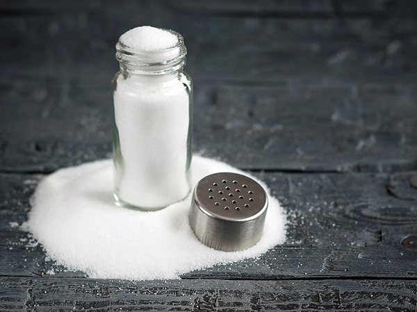 Do đó, nhu cầu tìm kiếm những loại gia vị lành mạnh hơn muối là rất cao. Ở Việt Nam có một loại muối an toàn hơn, có thể dùng để thay thế muối ăn thông thường, đó là: Muối biển nhạt.