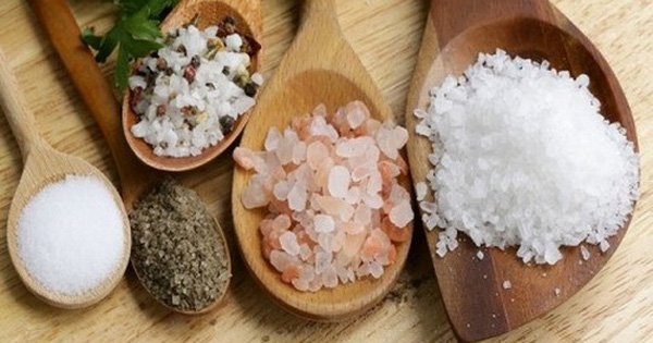 Được biết, trong khẩu phần ăn hàng ngày, hàm lượng Na có trong muối bình thường và bột nêm cao từ hai đến ba lần so với tiêu chuẩn cho phép của WHO là 2.500 mg Na (tương đương trong 5 gr muối). Chỉ số Na càng cao thì nguy cơ mắc các bệnh về tim mạch, và huyết áp càng lớn.