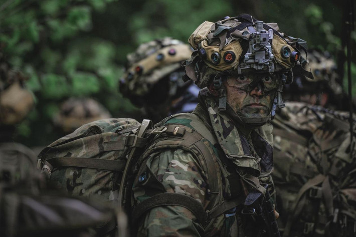 Trong những chi tiết được cựu đặc nhiệm Delta Force tiết lộ, bài thi tuyển chọn vào lực lượng này bao gồm các bài tập luyện về mặt thể chất và sức bền. Tuy nhiên do những bài thi này quá khắc nghiệt, mỗi 120 ứng viên tham gia chỉ có khoảng 12 tới 14 người đưuọc lựa chọn. Nguồn ảnh: Pinterest.