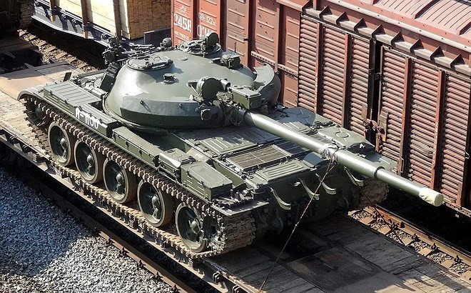 Vào năm 2017, Nga từng viện trợ một lúc hàng trăm chiếc T-62M cho quân đội Syria. Sau đó dòng xe tăng này vẫn được tiếp tục viện trợ trong các chuyến tàu quân sự tới Syria