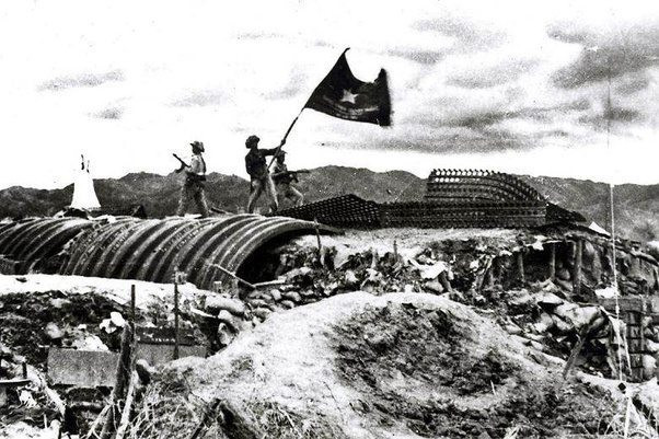 Đây cũng là số lượng tù binh nhiều nhất mà Quân đội ta từng bắt giữ được. Những tù binh này sau khi được ta phân loại, thẩm vấn đã được trao trả cho phía Pháp bốn tháng sau khi trận Điện Biên Phủ kết thúc. Nguồn ảnh: TL.