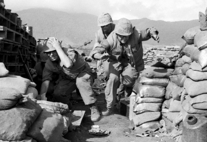 Sau trận Khe Sanh, trung tâm chỉ huy Hàng rào điện tử McNamara đã hoàn toàn bị phá sản, Mỹ không những không thể cắt đứt được đường mòn Hồ Chí Minh mà thậm chí quân ta còn có cơ hội để mở rộng thêm Đường mòn Hồ Chí Minh về hướng Đông. Nguồn ảnh: Thearchive.