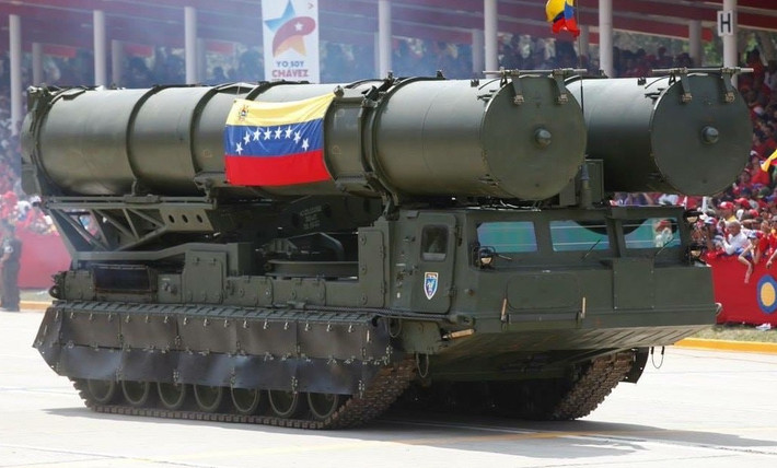 Từ thời Cố Tổng thống Hugo Chavez, Quân đội Venezuela đã tăng cường chi tiêu quân sự rất mạnh, mua một loạt các loại vũ khí hạng nặng từ Nga để vươn lên thành quốc gia có sức mạnh quân sự số một trong khu vực Mỹ Latinh. Nguồn ảnh: Missle.