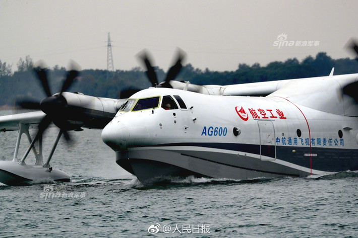 AG600 hay còn có tên "nội địa" là "Côn Long" là thuỷ phi cơ lớn nhất thế giới từng được chế tạo. Nó có trọng tải tổng cộng 53,5 tấn và dự kiến sẽ được bàn giao cho khách hàng vào năm 2022 tới đây. Nguồn ảnh: Sina.