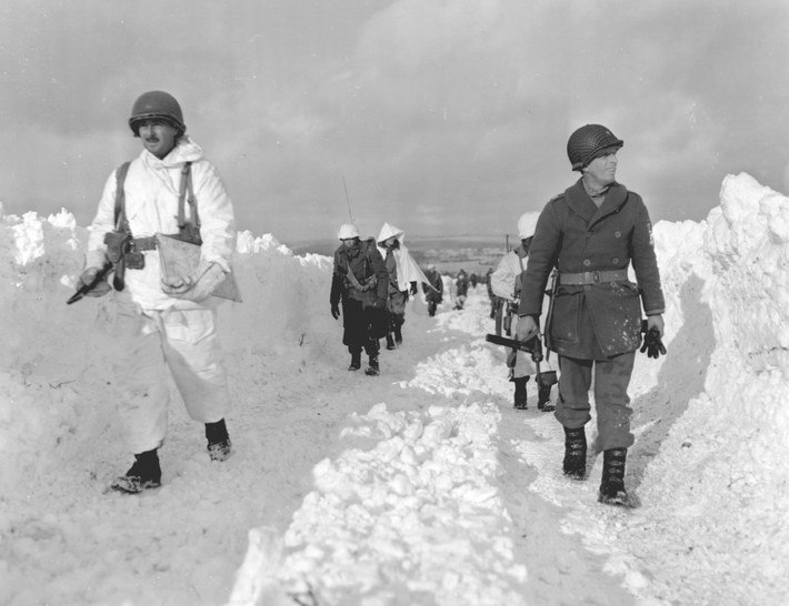 Tới trung tuần tháng 1/1945, thế trận đã hoàn toàn xoay chuyển khi sức ép của Không quân Đồng minh là quá lớn, buộc Đức chuyển sang thế phòng thủ và lui quân dần, vòng vây ở Bỉ không bao giờ khép lại được. Nguồn ảnh: BI.