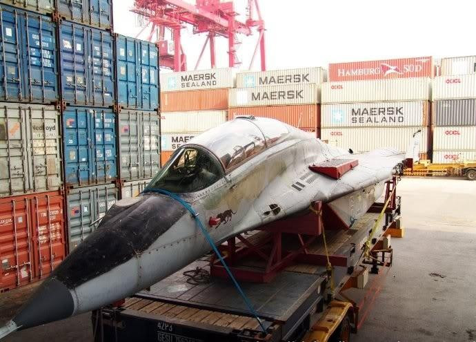 Trong quá khứ, Hải quan Hồng Kông đã từng bắt được những lô hàng buôn lậu vũ khí cực khủng. Ví dụ như vào tháng 4/2006, giới chức hải quan tại Hương Cảng đã phát hiện ra một chiếc tiêm kích MiG-29 đang trên đường từ Ukraine tới Mỹ. Nguồn ảnh: QQ.