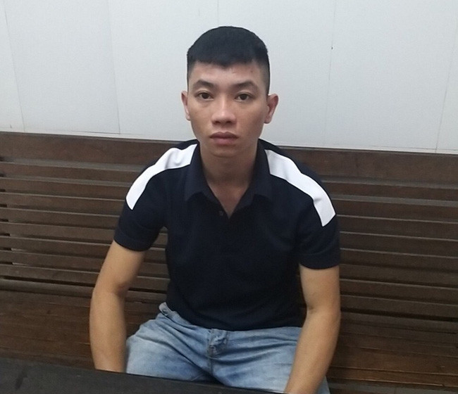 Mang súng đi “xử” đối thủ, lại làm bạn đi cùng trọng thương: Ngày 1/4, công an TP Vinh, tỉnh Nghệ An đã khởi tố vụ án, khởi tố bị can, tạm giam Nguyễn Văn Mạnh (30 tuổi, trú tại xã Nghi Phú, TP Vinh) để làm rõ hành vi tàng trữ, sử dụng trái phép vũ khí quân dụng gây thương tích cho người khác. (Ảnh: CACC)