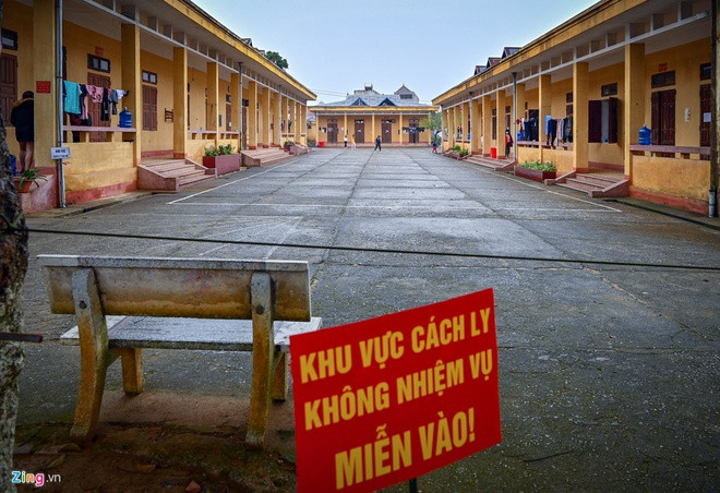 Trốn khỏi khu cách ly do nhớ chồng, lo việc bán hàng: Ngày 10/2, bà N.T.D. (SN 1976, ở huyện Thủy Nguyên, Hải Phòng) được xác định đã bỏ trốn khỏi khu vực cách ly phòng chống dịch Covid-19 tại Trung đoàn 123 thuộc Bộ Chỉ huy Quân sự tỉnh Lạng Sơn. (Khu vực cách ly tại Trung đoàn 123 ở tỉnh Lạng Sơn. Ảnh: Zing)