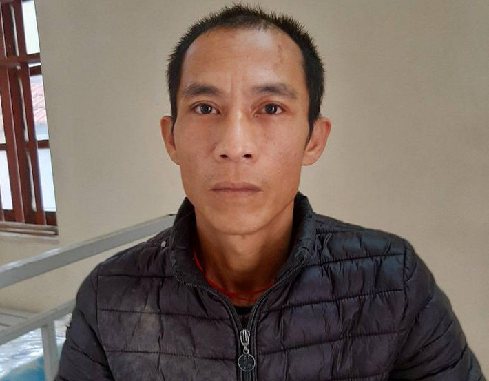 Nhắc đeo khẩu trang phòng COVID-19, Chủ tịch phường bị đuổi chém: Khoảng 8h30 sáng 5/4, Chủ tịch UBND phường Nhị Châu (TP Hải Dương, tỉnh Hải Dương) Đoàn Văn Thuận dẫn đầu đoàn công tác đi kiểm tra nhắc nhở người dân thực hiện nghiêm quy định đeo khẩu trang tại khu dân cư số 3 phường Nhị Châu. (Ảnh: Hải Ninh)