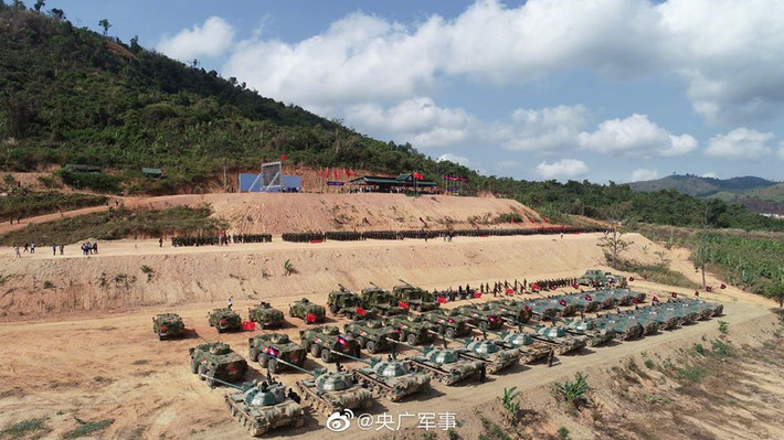 Dàn thiết giáp cực khủng tham gia cuộc tập trận chung giữa hai nước. Nguồn Ảnh: XYY.