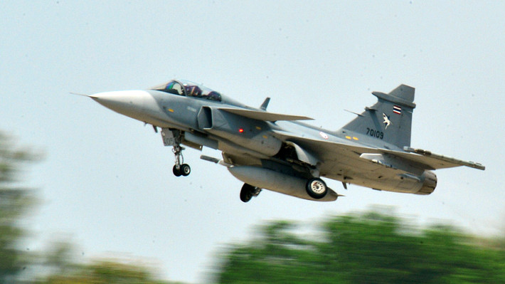 Tiếp đến phải kể tới JAS-39 Gripen. Loại chiến đấu cơ này hiện đang phục vụ trong biên chế của lực lượng không quân Thái Lan. Nguồn ảnh: Pinterest.