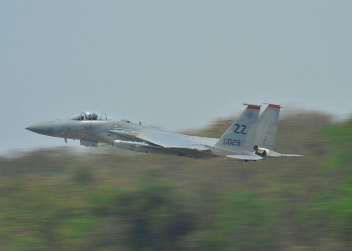 F-15 có lợi thế cực kỳ lớn về khả năng mang vác vũ khí so với những loại tiêm kích cùng thế hệ khác. Do khả năng mang vũ trang quá tốt của F-15, đôi khi nó còn được gọi là "tiêm kích hạng nặng". Nguồn ảnh: Pinterest.