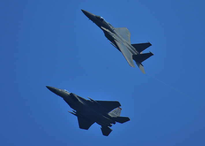 Mặc dù vậy, chi phí vận hành của F-15 không hề rẻ, mỗi giờ vận hành của loại chiến đấu cơ này có thể tốn tới 29.000 USD - một cái giá khá lớn so với F-16 hay các loại tiêm kích một động cơ khác. Nguồn ảnh: Pinterest.