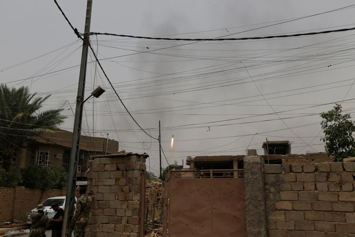 Những ngôi nhà dân bị hư hại nghiêm trọng trong các cuộc giao tranh ở thành phố Fallujah của Iraq.