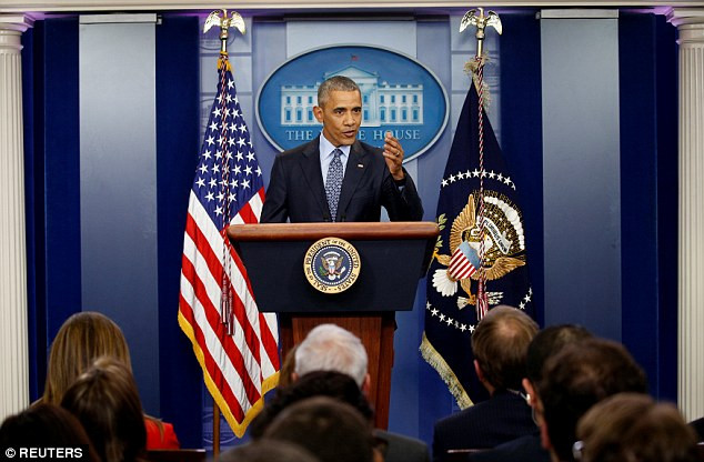 Ông Obama còn đưa ra ý kiến để bảo vệ cho quyết định giảm án cho Chelsea Manning, cựu chuyên gia phân tích tình báo trong quân đội Mỹ đã tiết lộ các bí mật cho WikiLeaks. Ảnh Daily Mail