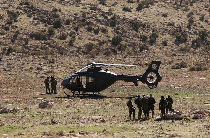 Các thành viên lực lượng Peshmerga của người Kurd tập hợp ở thị trấn Sinjar để tiến hành đợt tấn công vào IS.