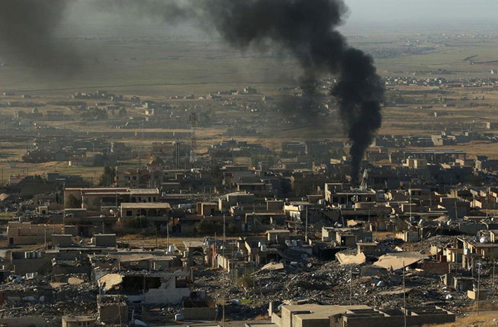 Quang cảnh giao tranh dữ dội ở thị trấn Sinjar.