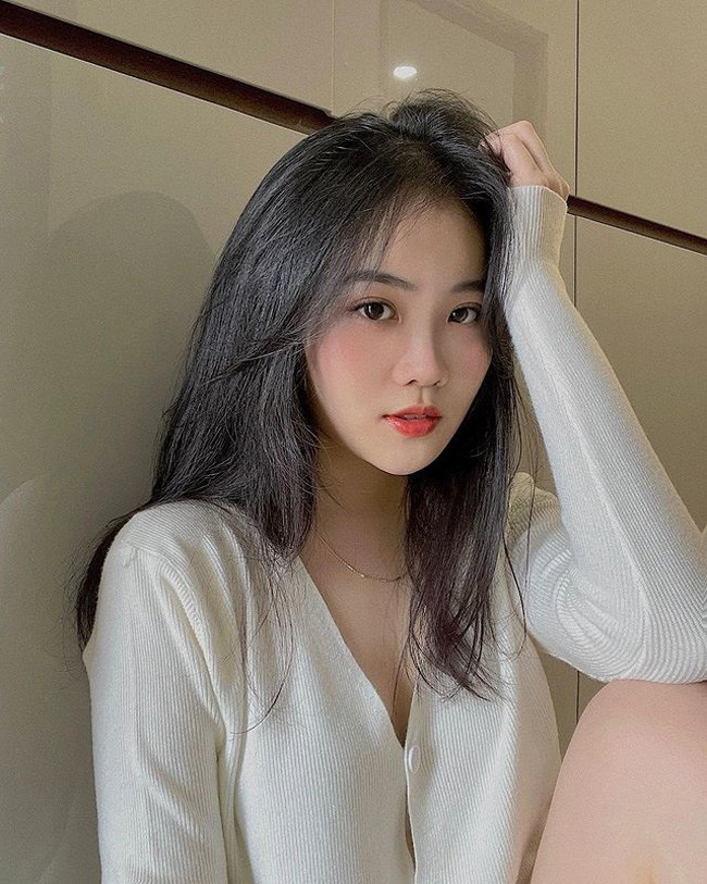 Hoàng Anh (biệt danh Ốc) là bạn gái cũ của cầu thủ Văn Hậu.