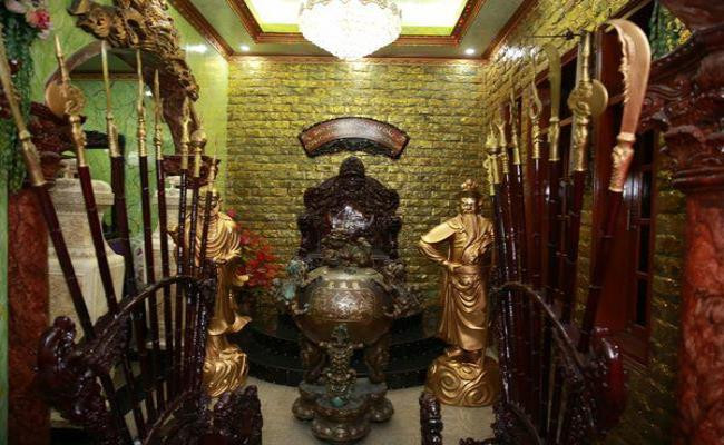 Nghệ sĩ cũng nhiều lần chi mạnh để đầu tư dàn đèn tiền tỷ, phòng thu tiền tỷ, sân thi đấu bóng bàn 300 triệu.