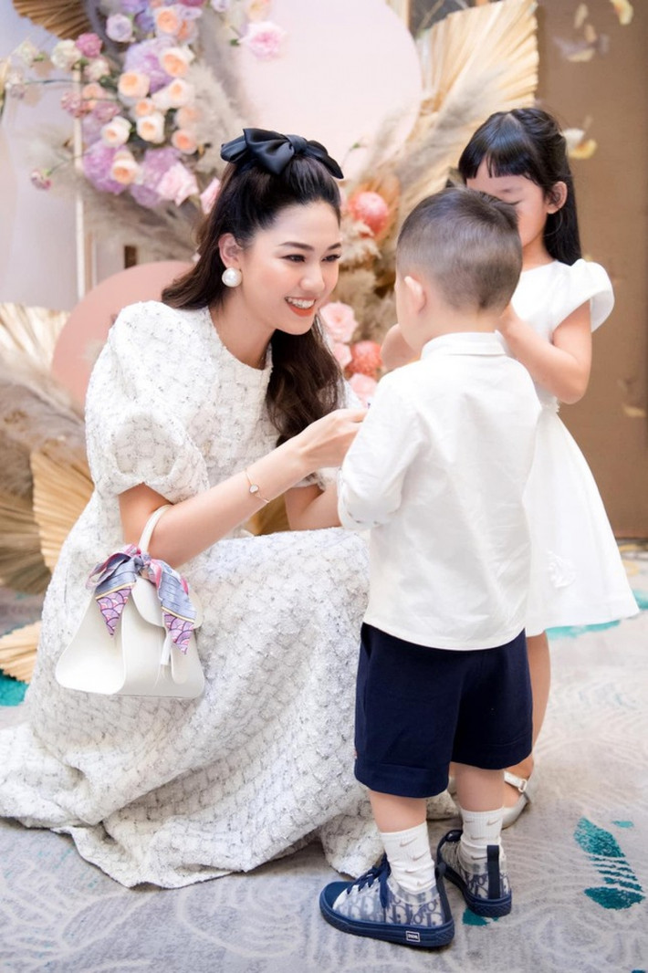 Cho đến hiện tại cô giữ kín mọi thông tin và chưa từng hé lộ hình ảnh chính diện về con trai của con mình.