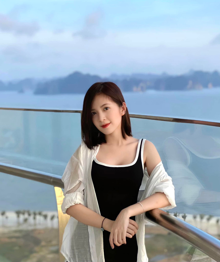 9X còn được cư dân mạng ưu ái đặt biệt danh "hot girl đồng phục".