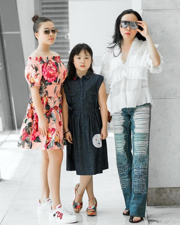 Hiện nữ doanh nhân xứ Thanh Phượng Chanel có 3 cô con gái và cả 3 đều thừa hưởng những gen trội từ mẹ.