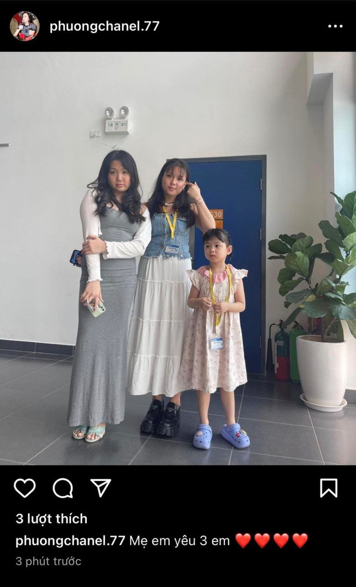 Có lẽ vì đều được phát triển trong môi trường quốc tế từ bé mà 2 con gái lớn của Phượng Chanel đều có thiên hướng thích ăn mặc đồ gợi cảm, trưởng thành.