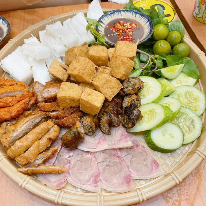 Không chỉ là một món ăn, bún đậu mắm tôm còn mang đậm nét văn hóa, gắn liền với lối sống và phong cách ẩm thực rất đỗi bình dị của người Việt. Ảnh: Internet