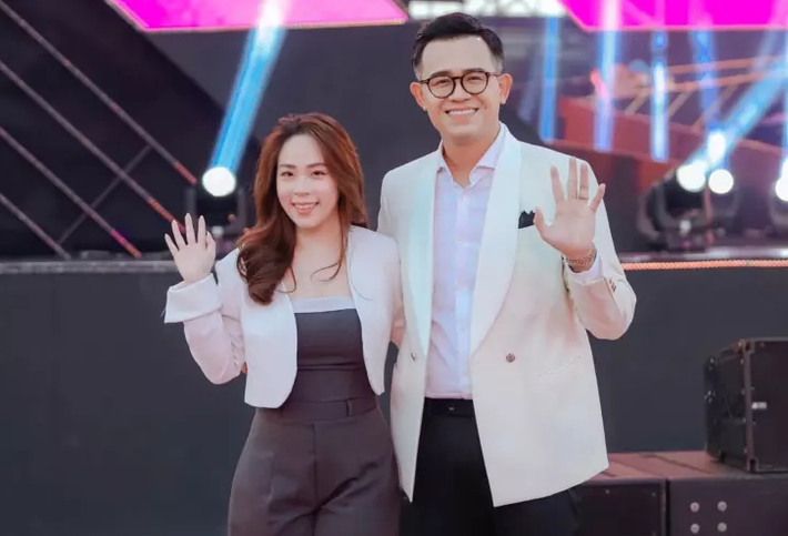 MC Đức Bảo được nhiều người yêu mến bởi lối dẫn duyên dáng, ngoại hình điển trai trong các chương trình như Chúng Tôi Là Chiến Sĩ, Cafe Sáng, Hoa Hậu Hoàn Vũ Việt Nam…