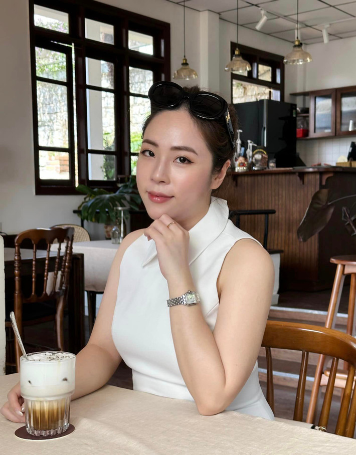 Cô sở hữu nhan sắc ưa nhìn cùng vóc dáng mảnh mai, thon thả. Ảnh: FBNV