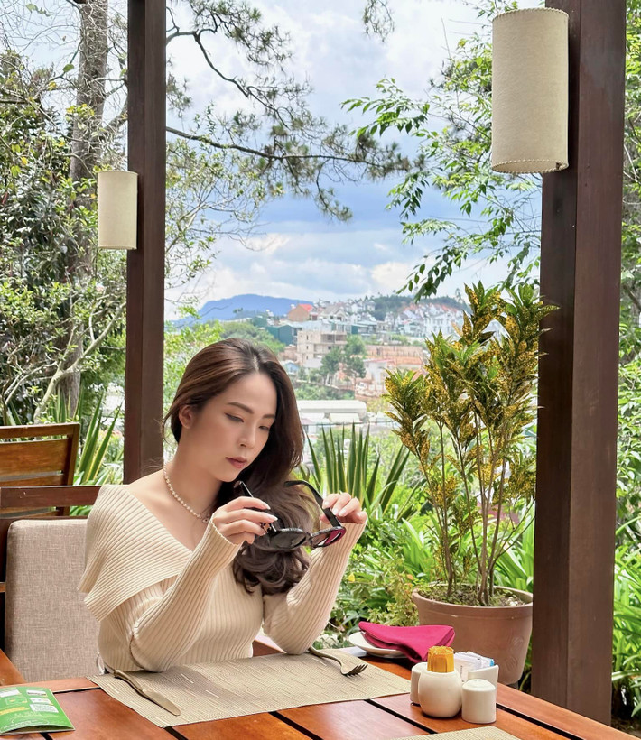 Bên cạnh sự nghiệp thăng hoa, anh còn được ngưỡng mộ bởi cuộc hôn nhân viên mãn bên bà xã cùng nghề.