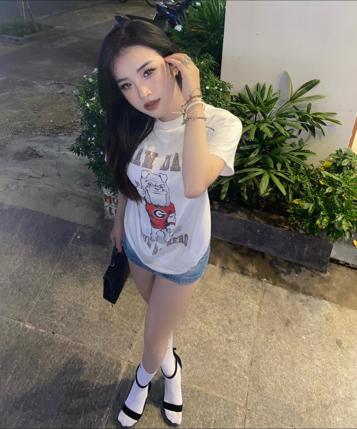 Những bức ảnh mà Bảo Trân đăng tải trên trang cá nhân đều nhận về lời khen từ cư dân mạng. Ảnh: FBNV