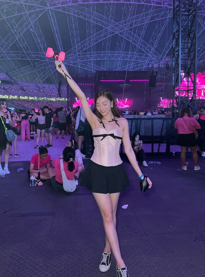 Một điều quan trọng khi đi xem concert BlackPink là chú ý việc ăn uống. Theo đó, concert rất đông, ngợp và "quẩy" suốt mấy tiếng đồng hồ nên cần ăn uống đầy đủ.