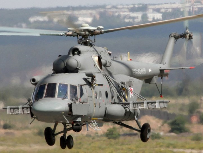 Ngày 1/8/2016, trực thăng vận tải đa dụng Mi-8AMTSh của Nga bị bắn hạ bởi hoả lực từ mặt đất ở gần khu vực Idlib khiến ba thành viên tổ bay và hai sĩ quan trên trực thăng thiệt mạng tại chỗ khi đang thực hiện một nhiệm vụ viện trợ nhân đạo. Nguồn ảnh: Wiki.